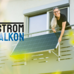 Frau mit Balkon mit Balkonsolar, Logo balkonsolar