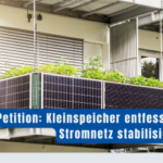 Es ist ein PV- Modul befestigt an einem Balkon abgebildet.