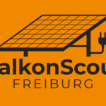 BalkonScouts Logo Freiburg Logo auf Bild von Balkonsolarmodul