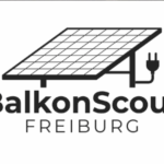 BalkonScouts Logo Freiburg Logo auf Bild von Balkonsolarmodul