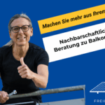 Frau auf Balkon mit Balkonsolar mit Logo BalkonSolar mit Schriftzug Nachbarschaftliche Beratung zu Balkonsolar