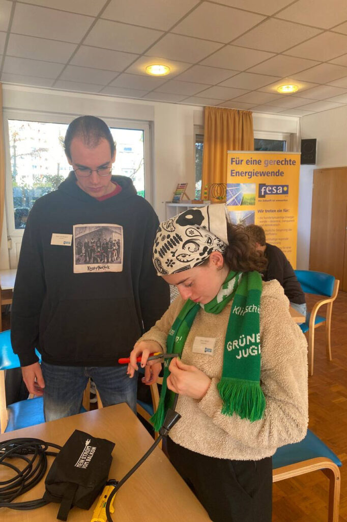 Teilnehmende beim Balkonsolar Workshop