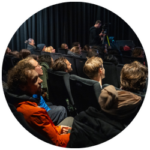 Besucher eines Films im FIlmsaal